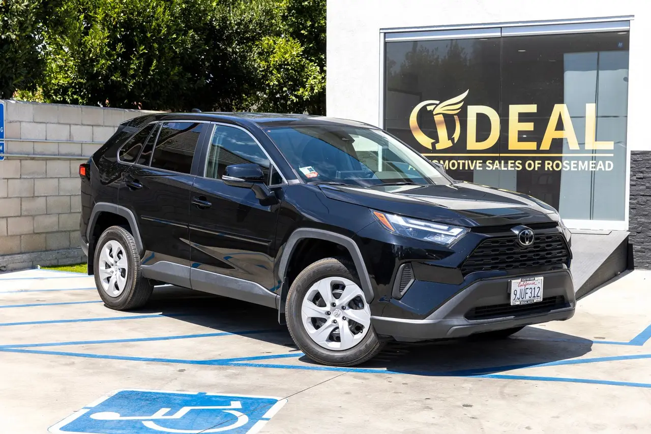 2024 Toyota RAV4 LE