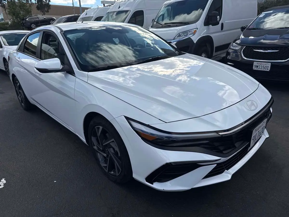 2025 Hyundai Elantra Hybrid Limited DCT