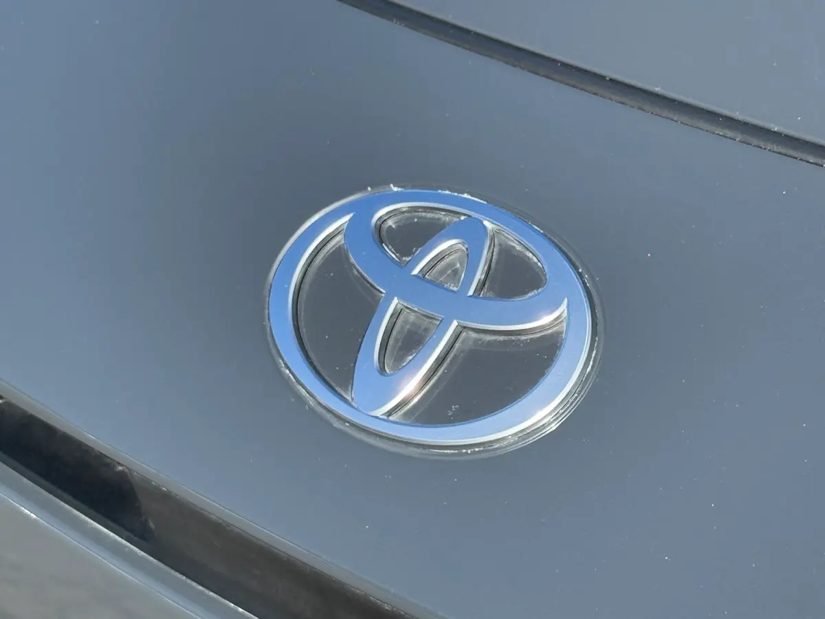 2025 Toyota Camry LE HYBRID