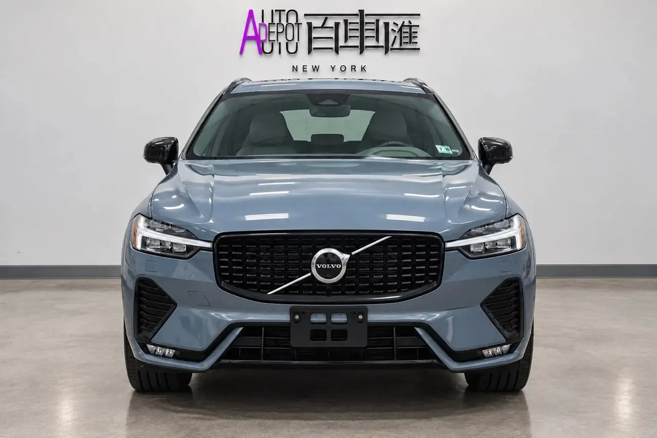 2024 Volvo XC60 B5 Plus Dark Theme